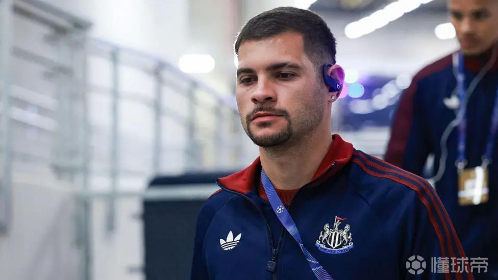 双方跟队:阿森纳正与纽卡就吉马良斯的转会进行正式谈判